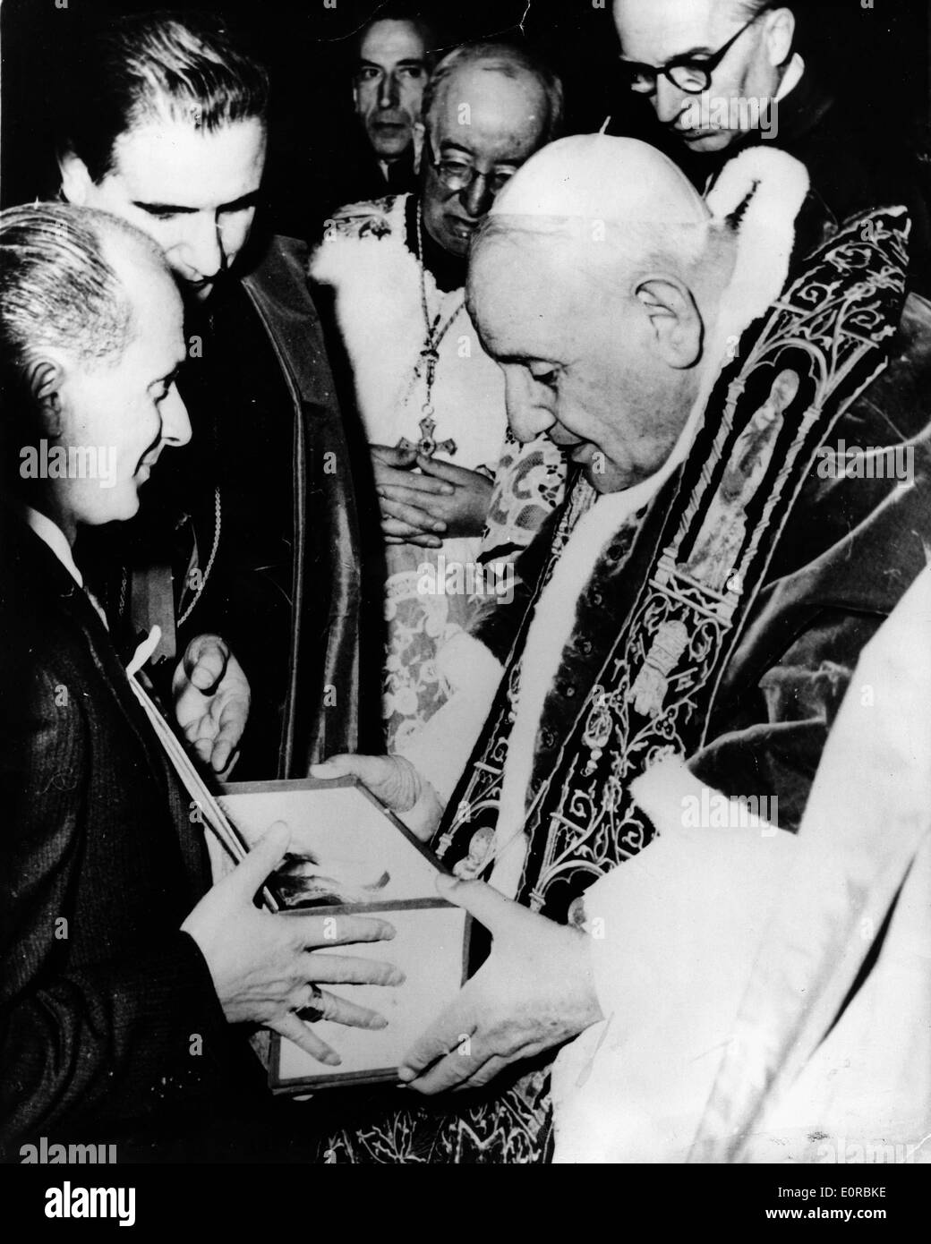 Papa Giovanni XXIII durante la Santa Messa nella Basilica di San Pietro Foto Stock