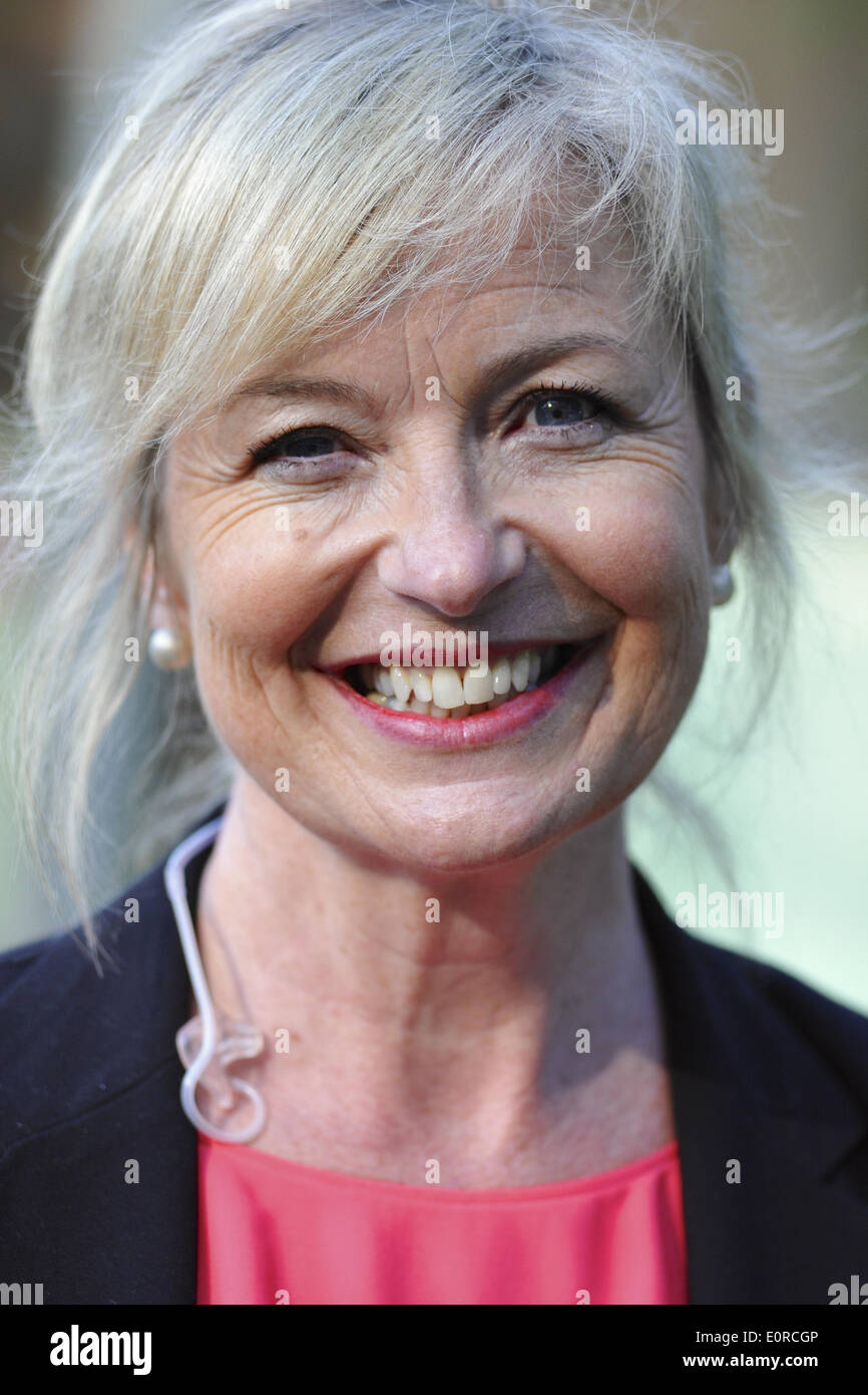 A Chelsea, Londra, Regno Unito. Il 19 maggio 2014. Carol Kirkwood (scozzese Met Office/BBC Breakfast meteo presenter) al Chelsea Flower Show. Credito: Michael Preston/Alamy Live News Foto Stock