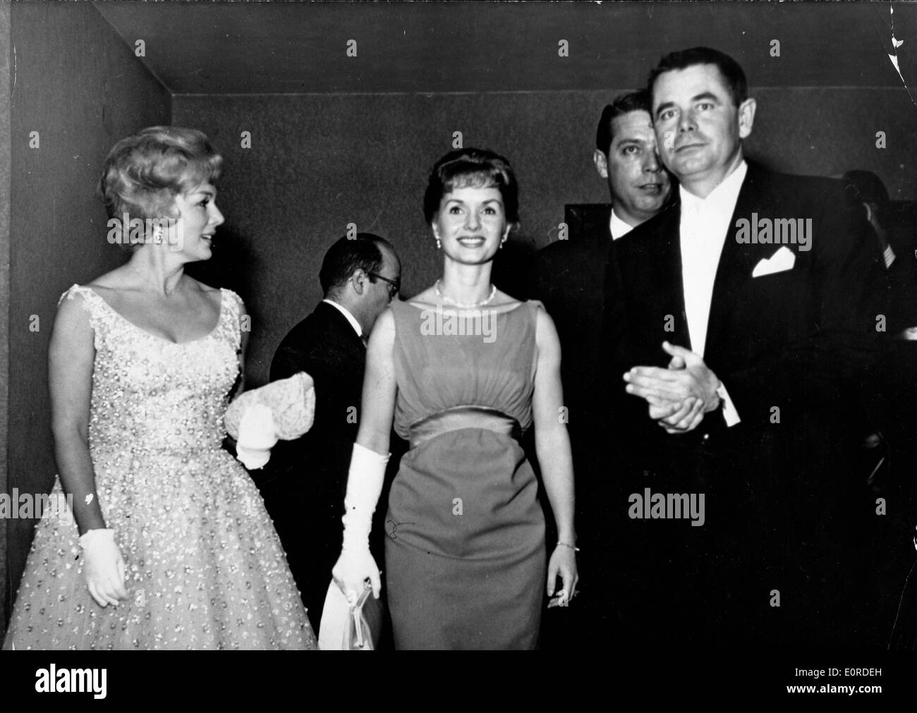 L'attrice Debbie Reynolds lasciare il "è cominciato con un bacio' Premiere Foto Stock