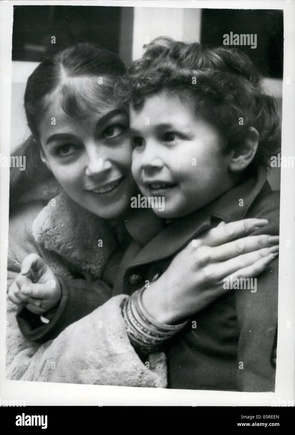 Apr. 04, 1959 - Pier Angeli a Copenaghen con suo figlio. icture mostra: Italiano attrice cinematografica Pier Angeli nella foto con h Foto Stock