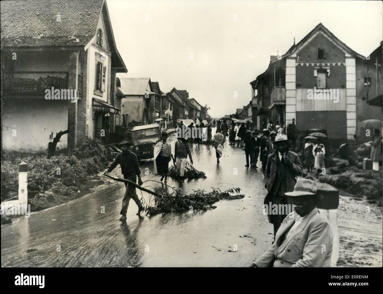Apr. 04, 1959 - Le inondazioni in Madagascar.: evacuazione dei villaggi minacciati dalle inondazioni. Z Foto Stock