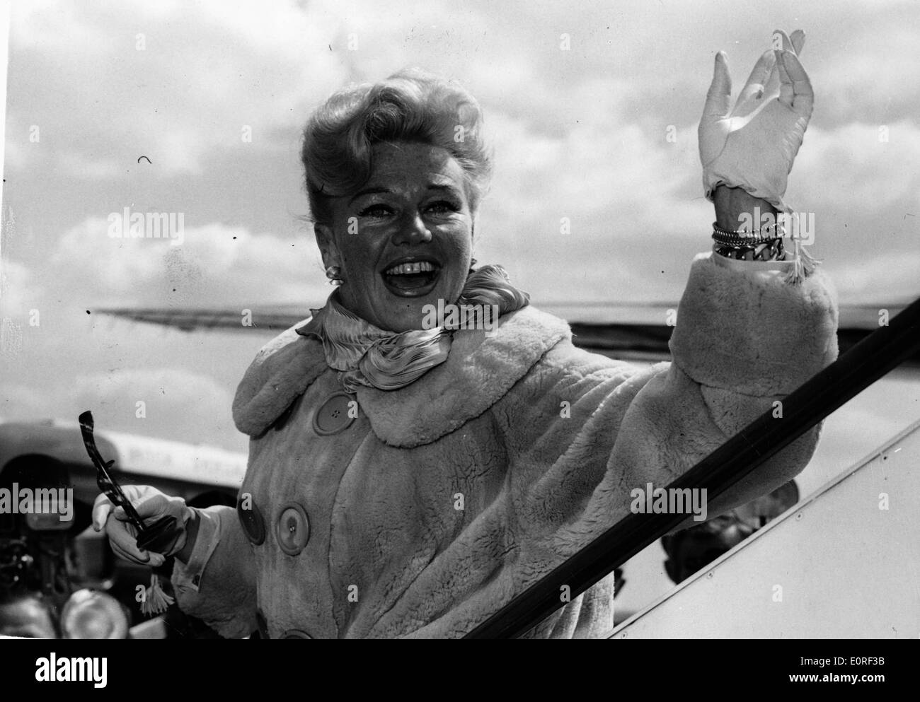 L'attrice Ginger Rogers che arrivano a Londra Foto Stock L'attrice Ginger Rogers che arrivano a Londra Foto Stock