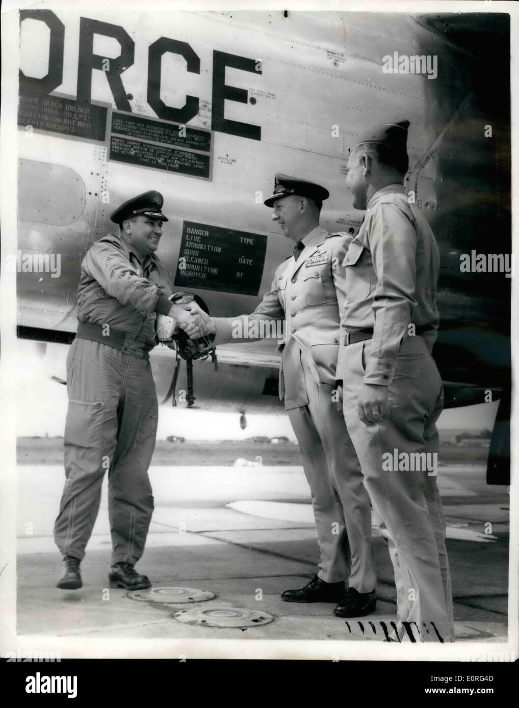 Agosto 08, 1959 - Interruttore inizia a ''invasione'' di U.S. Air Force squadroni in Inghilterra: si sposta in primo luogo hanno iniziato oggi nel rimodellamento della United States Air Force squadroni tattici in Europa dopo il Generale de Gaulle's refusel per consentire agli americani di negozio di armi nucleari in Francia, squadroni di Tactical Fighter-bombardieri vengono commutati da campi di aviazione in Francia per la Germania, mentre gli aeromobili di lungo raggio sono essendo spostata indietro per la Gran Bretagna. Oggi il decimo ricognizione tattica ala dell'U.S. Air Force, è volato in R.A.F Foto Stock