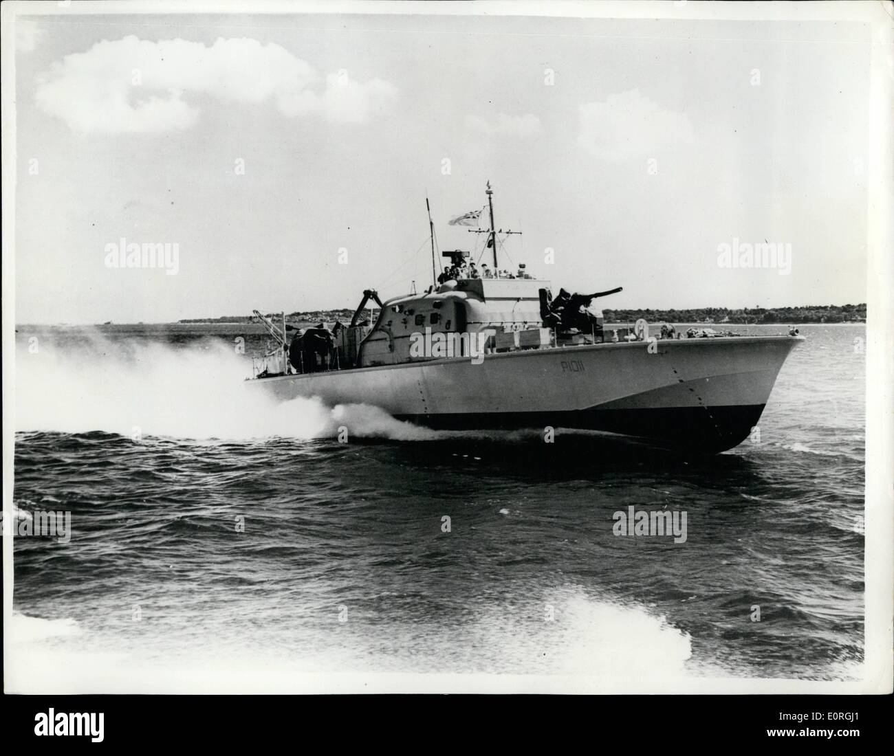 Agosto 08, 1959 - Più veloce British Nave da Guerra. H.M.S. Brave Borderer: British più veloce nave da guerra e creduto di essere la più veloce nave da guerra nel mondo di oggi è H.M.S. Brave Borderer, il primo di una nuova classe di motovedette veloci progettato per operazioni offensive contro la nave da guerra e la navigazione mercantile in acque costiere. Durante i suoi studi clinici preliminari ha superato la velocità di 50 nodi Foto Stock