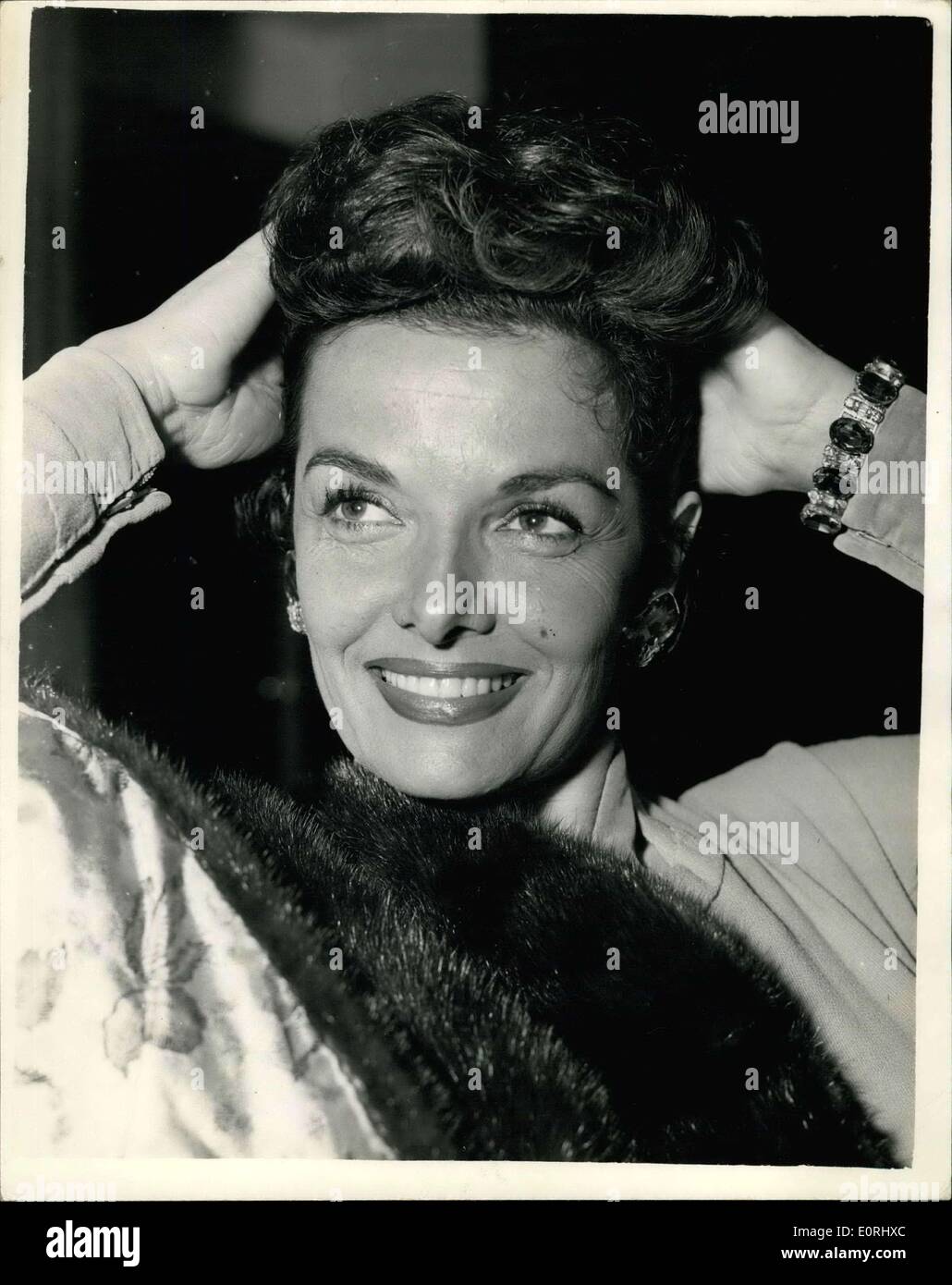 Sett. 18, 1959 - Reception per Jane Russell: un ricevimento si è svolto a casa A.T.V. questo pomeriggio per Jane Russell chi è a Londra per la domenica notte al Palladium T.V. Visualizza. Mostra fotografica di Jane Russell presso la reception di questo pomeriggio. Foto Stock