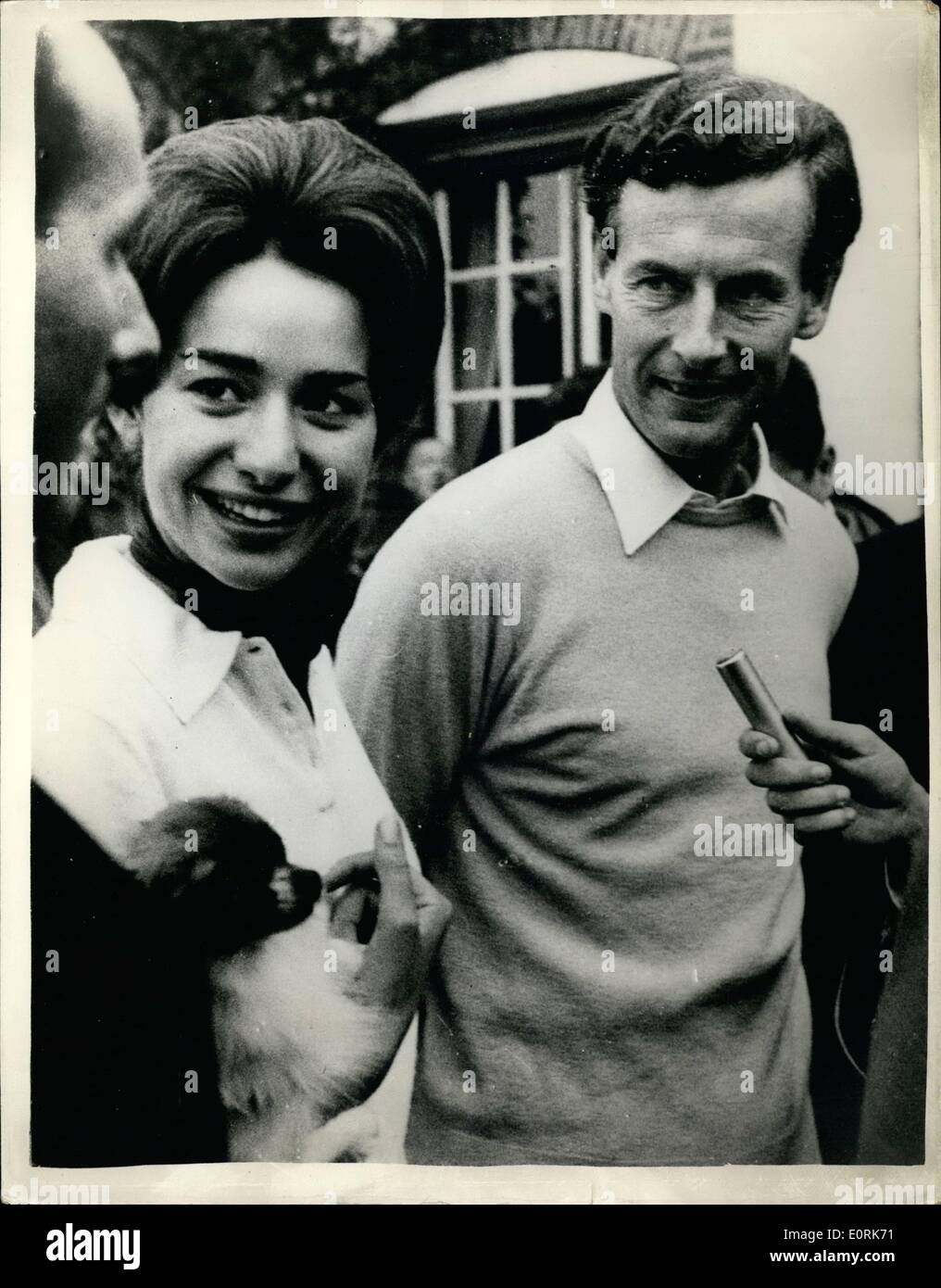 Ottobre 10, 1959 - Gruppo capitano peter Townsend per sposare la sua setary. L'impegno è stato annunciato ufficiale tra il gruppo Foto Stock