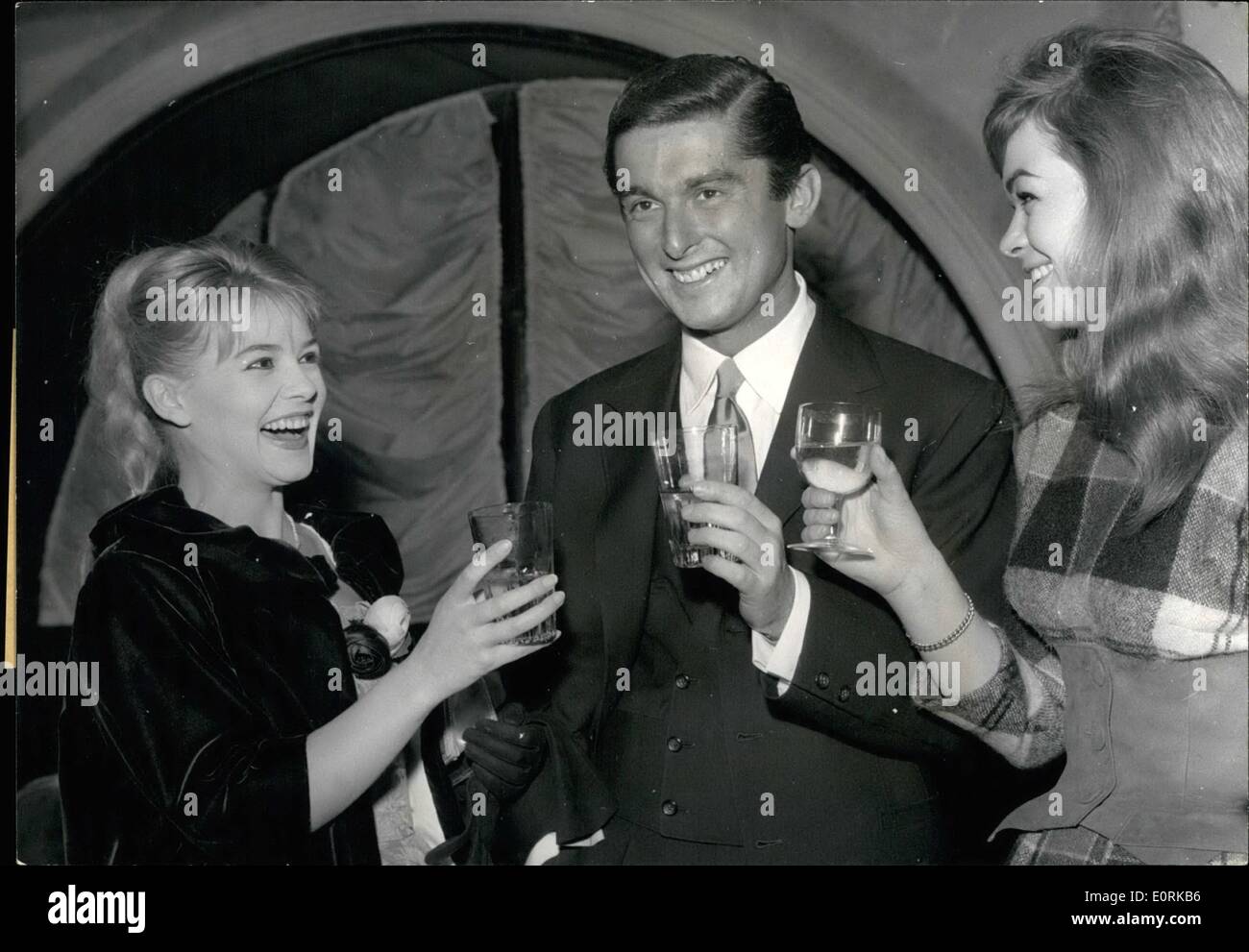 Il 12 Dic. 1959 - famoso attore americano Bob Evans è a Parigi: famoso American film star Bob Evans, che è a Parigi per alcuni giorni, Foto Stock