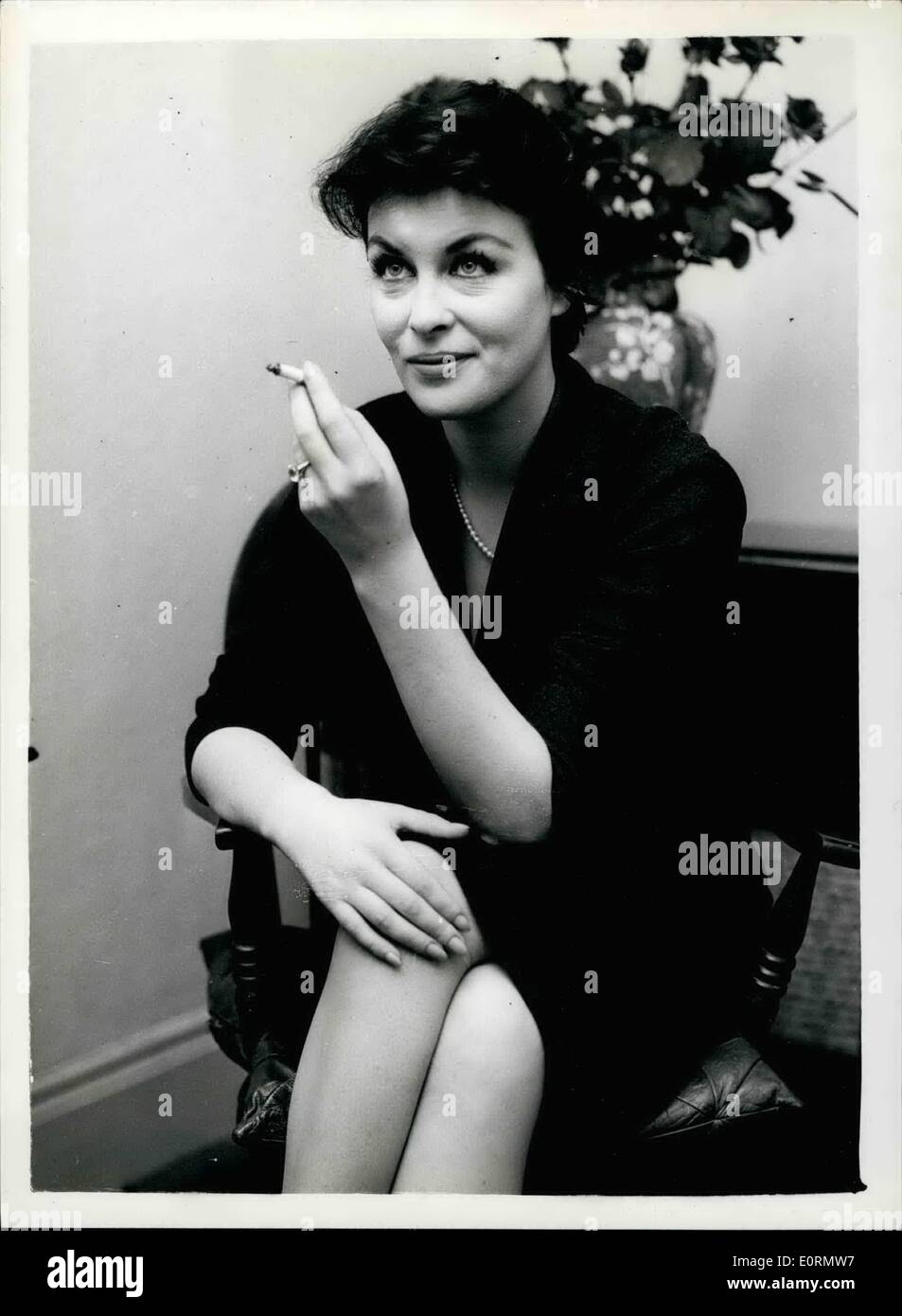 Mar 03, 1960 - Il mistero della attrice mancante'' Il mondo teatrale è un rompicapo oltre la scomparsa del film di star Constance Smith che per sei settimane è stata assente dal suo appartamento in regina borough Terrace, Bayswater. È sposata con un 32-anno vecchio italiano Araldo de Crollalanza. La foto mostra il film di star Constance Smith, che è stato assente per sei settimane. Foto Stock