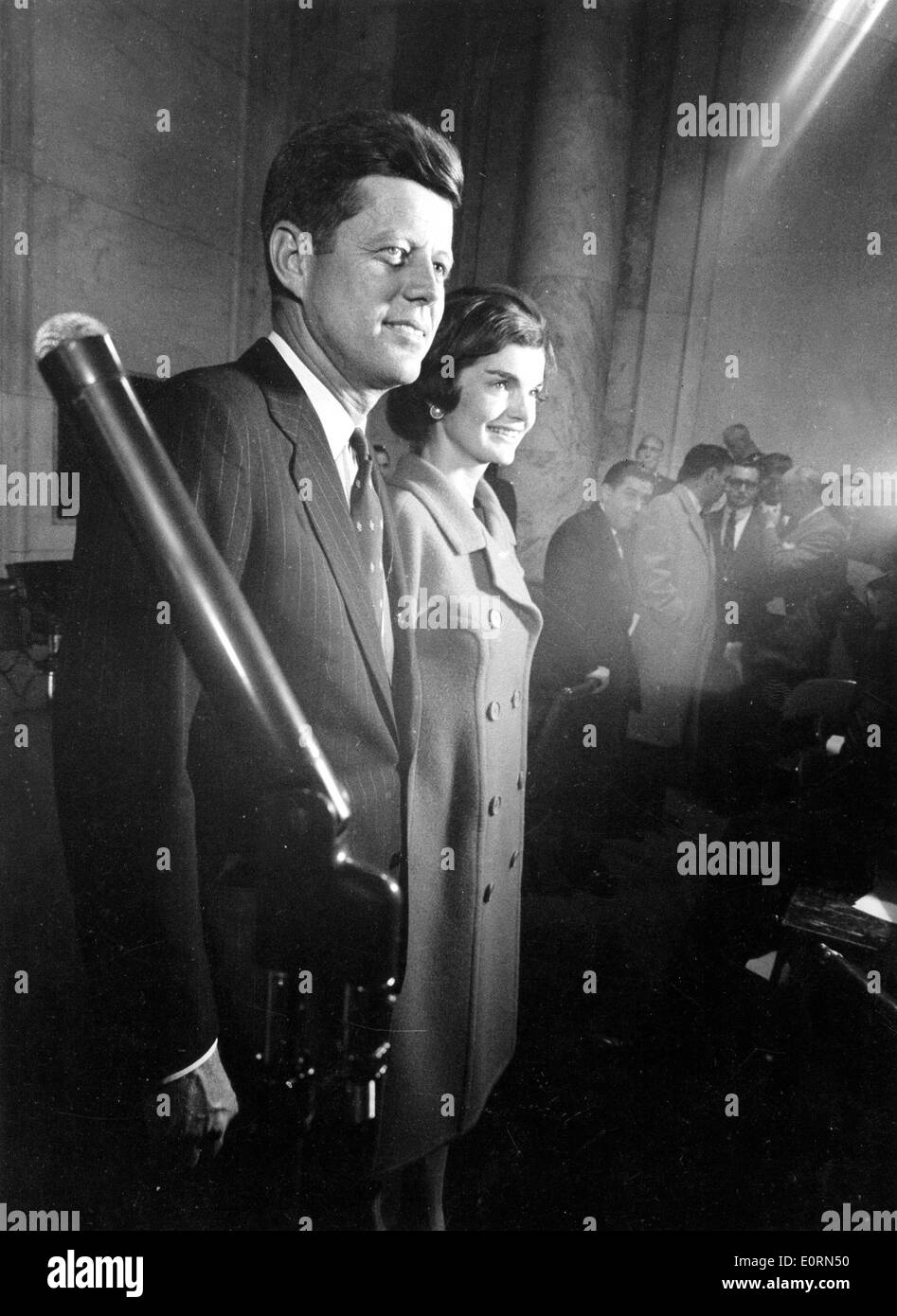 Il presidente John F. Kennedy e la moglie durante l'elezione Foto Stock