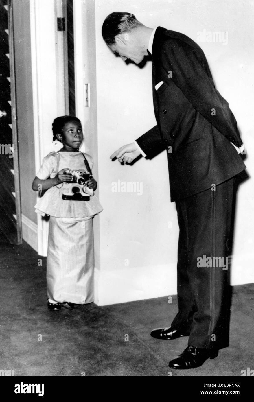 Il principe Filippo colloqui con Elizanne Asafu-Adjaye Foto Stock