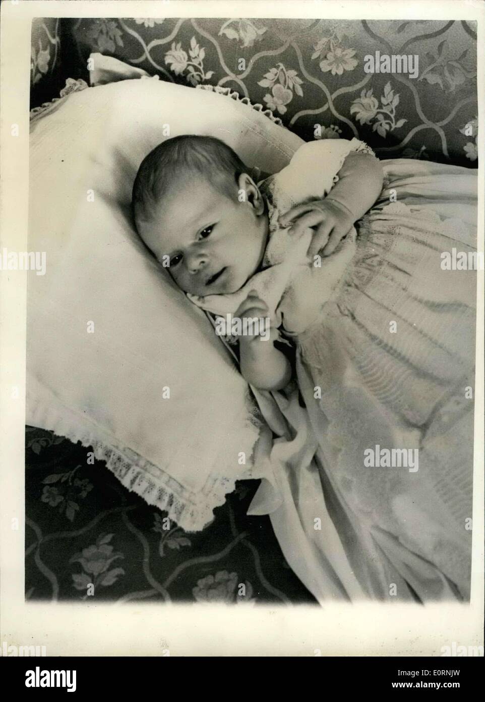 Mar 23, 1960 - La prima foto del nuovo Principe ? Questo incantevole fotografia di nuovo baby Prince è stata fatta dal sig. Cecil Beaton Foto Stock