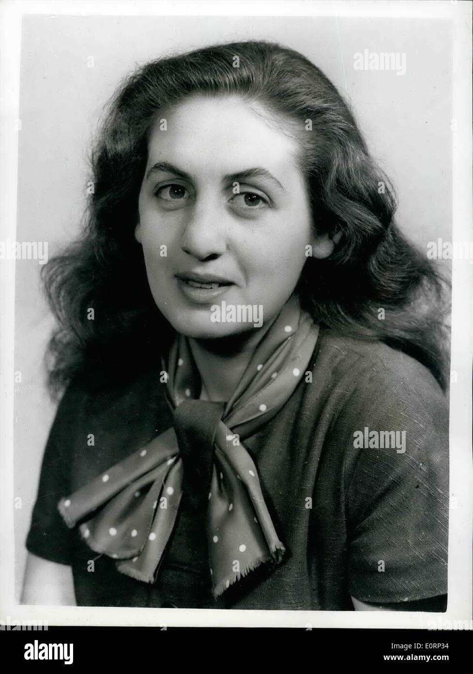 Apr. 04, 1960 - giornale britannico reporter arrestati a Capetown. Moglie di South African pressman.: è stato riportato da Capetown, Sud Africa di oggi - che Miss Myrna Blumberg, la Capetown corrispondente del 'Daily Herald" era stato arrestato. Miss Blumberg chi è 27 - ha lavorato per un certo numero di giornali britannici prima di unire il Daily Herald - compreso il Birmingham Gazette. È sposata a South African Kenneth Mackenzie, che è stato con le notizie di cronaca. Essi hanno un due e una metà di anni di figlia Ruth. Mostra fotografica di Miss Myrna Blumberg arrestato dalla polizia sudafricana. Foto Stock