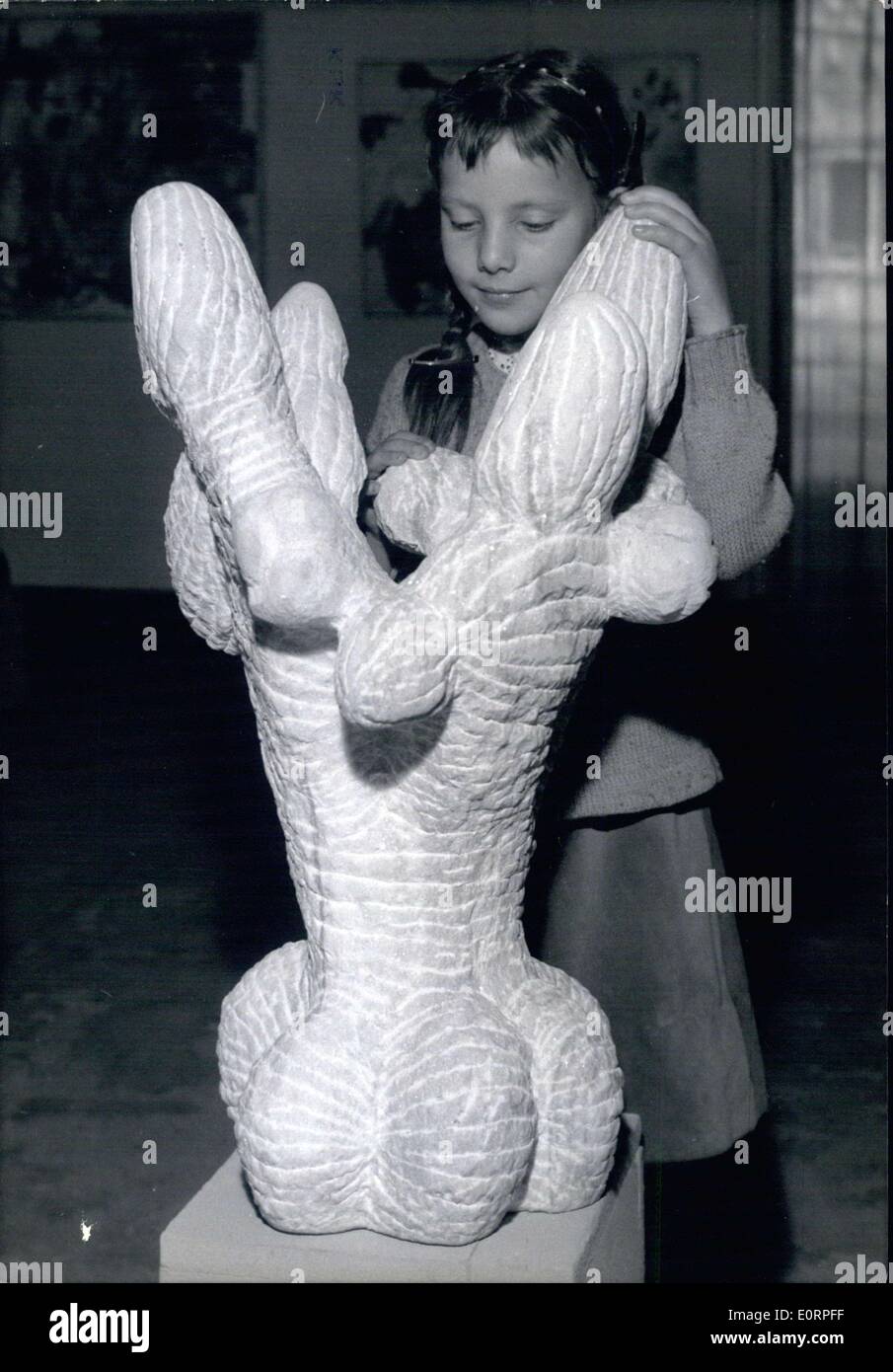 Apr. 11, 1960 - marmo scultura di Hava Mehoutan Museo di Arte Moderna di Parigi Foto Stock