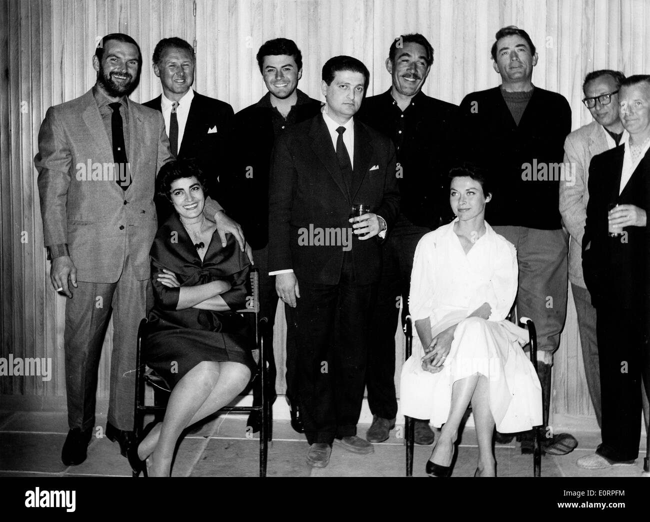 Il cast del film "Le armi di Naverone' tra cui David Niven Foto Stock