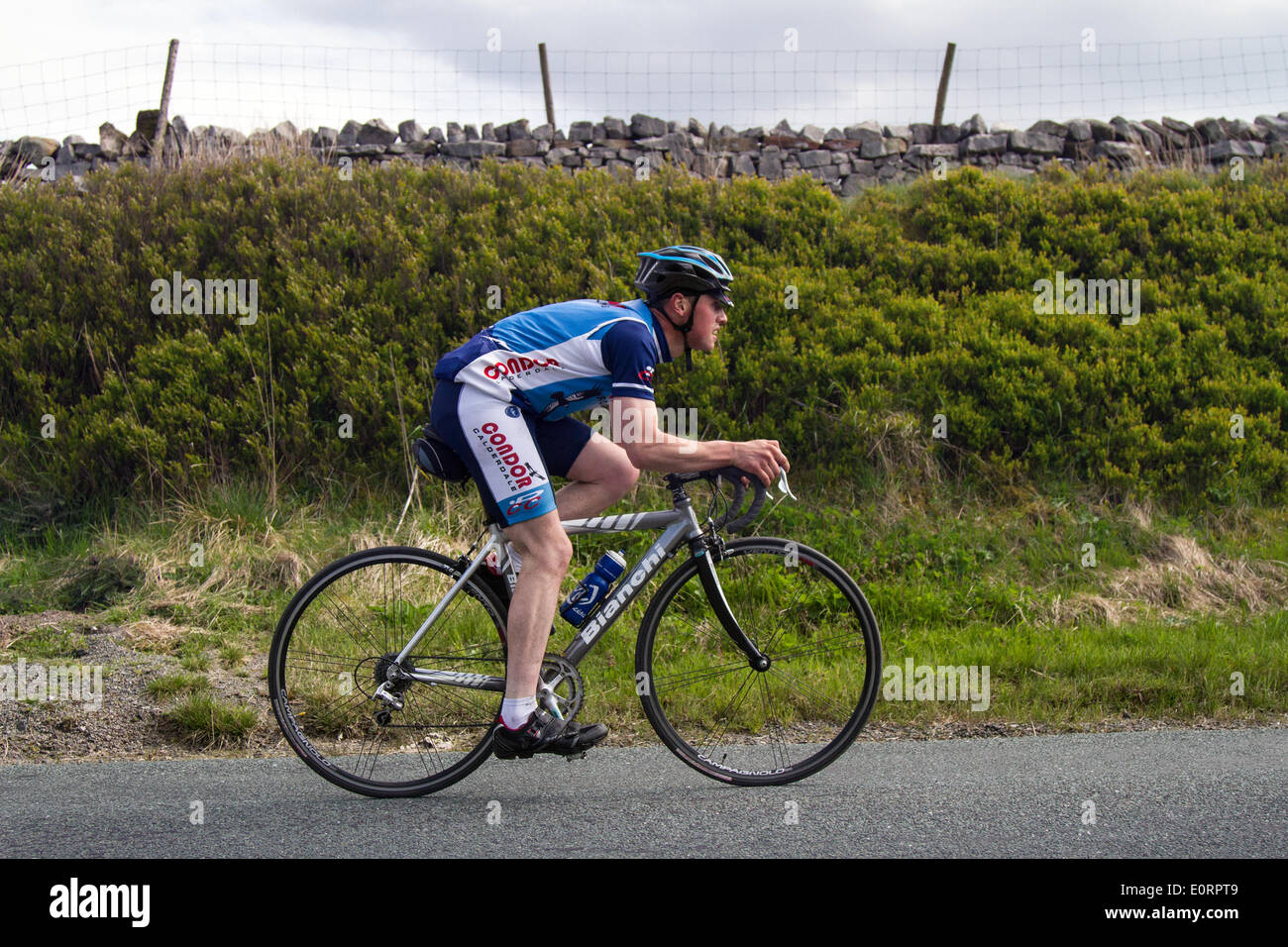 Lunds, Ais Gill, Yorkshire Dales National Park, Regno Unito. 18 Maggio, 2014. 1000 piloti hanno preso parte in 112 miglio Etape du Dales un cyclosportive svoltasi nel maggio di ogni anno, in Yorkshire Dales NEL REGNO UNITO. È classificato come uno dei più popolari e impegnativa sportives nel Regno Unito ed è considerato uno dei migliori dieci corse nel Regno Unito. In 2010, Malcolm Elliott impostare un corso record di 5h, 43m e 24s. Credito: Mar fotografico/Alamy Live News Foto Stock