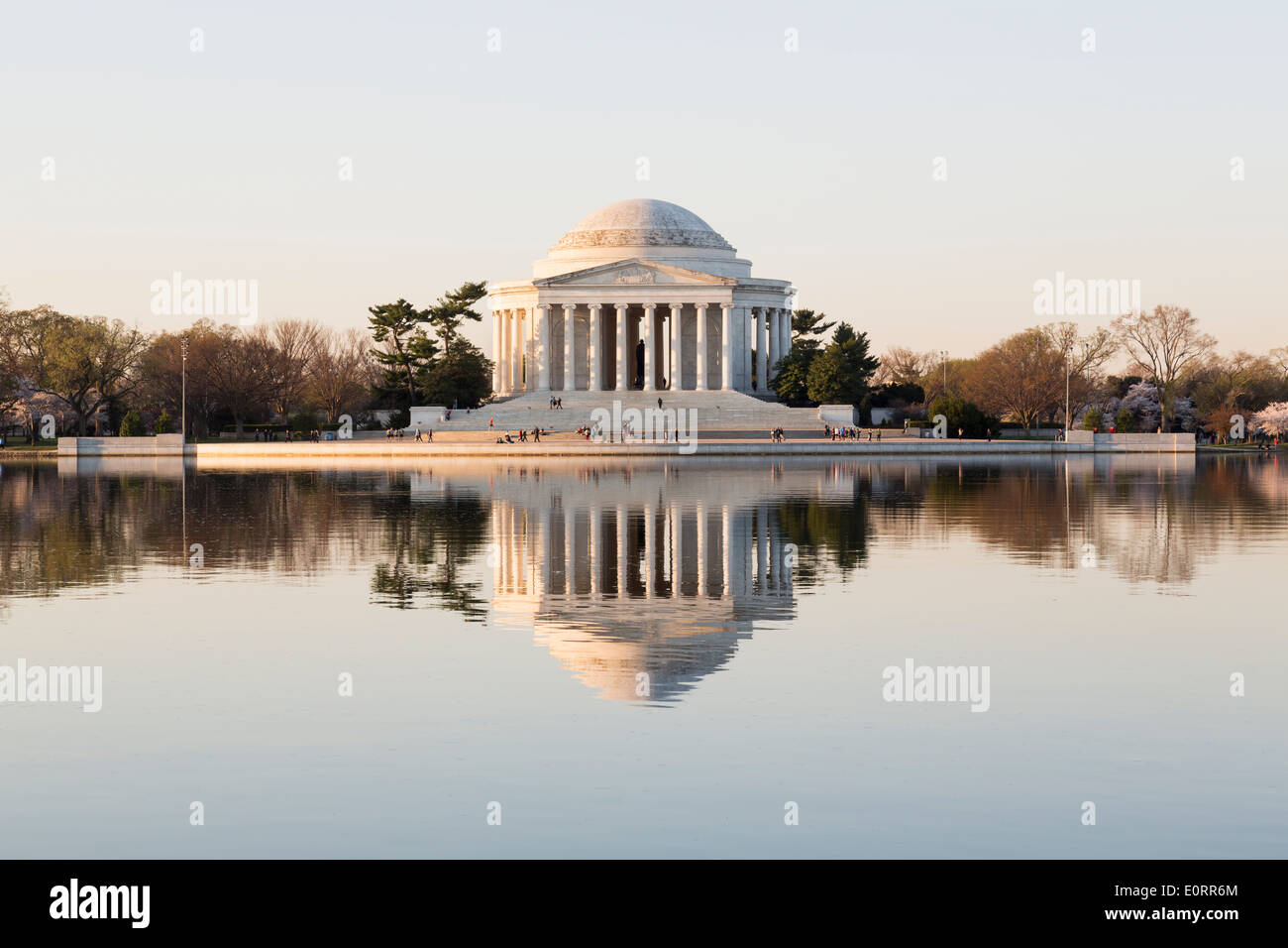 Jefferson Memorial e Tidal Basin, Washington DC, Stati Uniti d'America all'alba Foto Stock