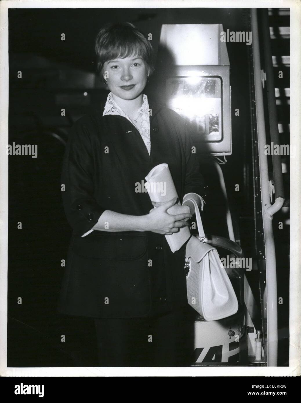 Maggio 05, 1960 - New York International Airport, 13 maggio - bel film di Star, Shirley MacLaine, arrivati qui su un Non-Stop TWA Jet Foto Stock