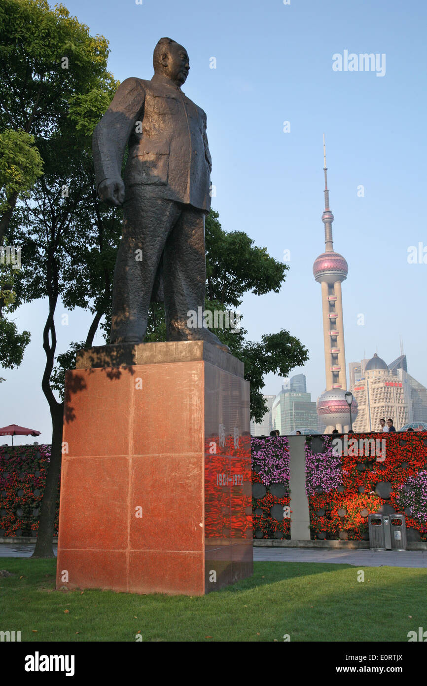 Il presidente Mao statua sul Bund nel centro di Shanghai Foto Stock