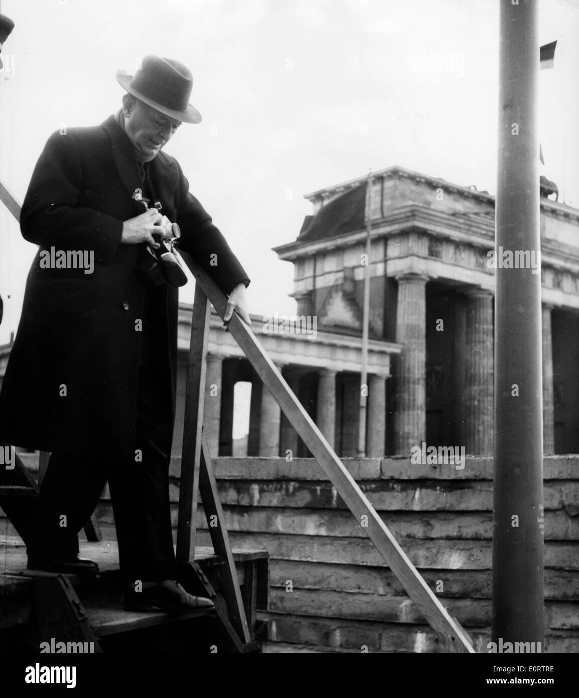 Candidato Thomas K. Finletter tours Berlin Foto Stock