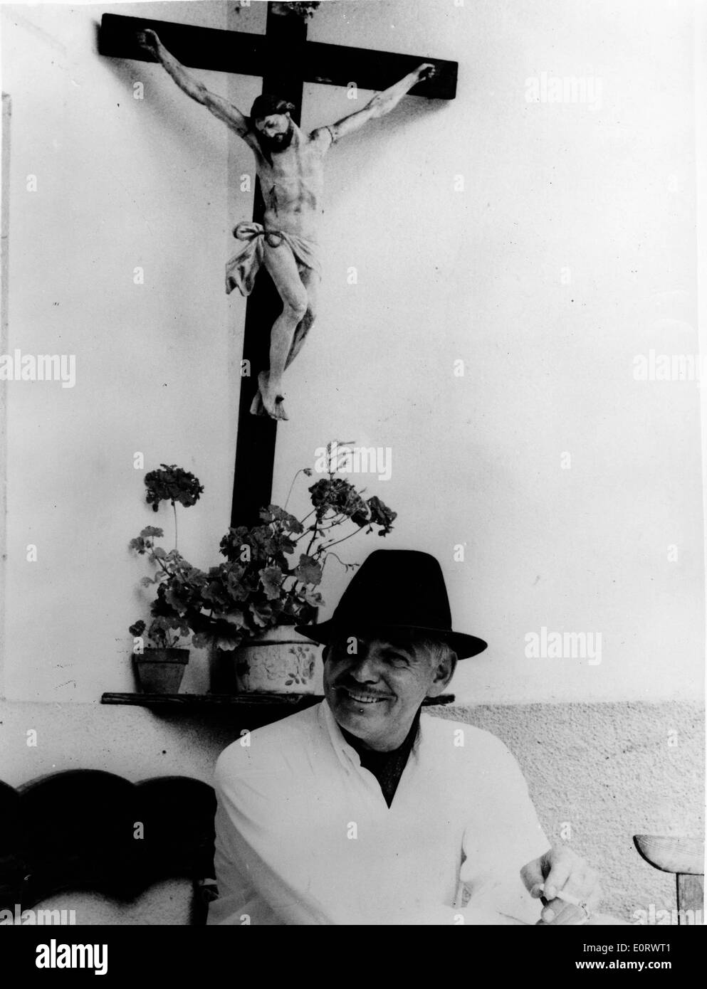 Attore Clark Gable gode di una sigaretta Foto Stock