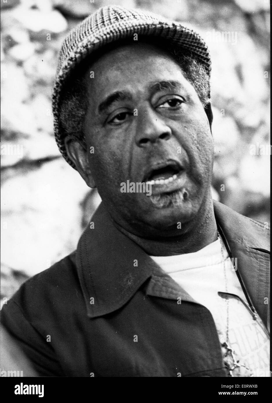 Trombettista Dizzy Gillespie parlando Foto Stock