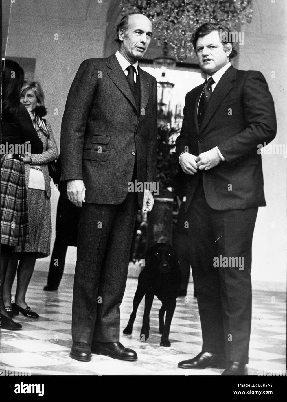 Il senatore Edward Kennedy visite Giscard d'Estaing Foto Stock