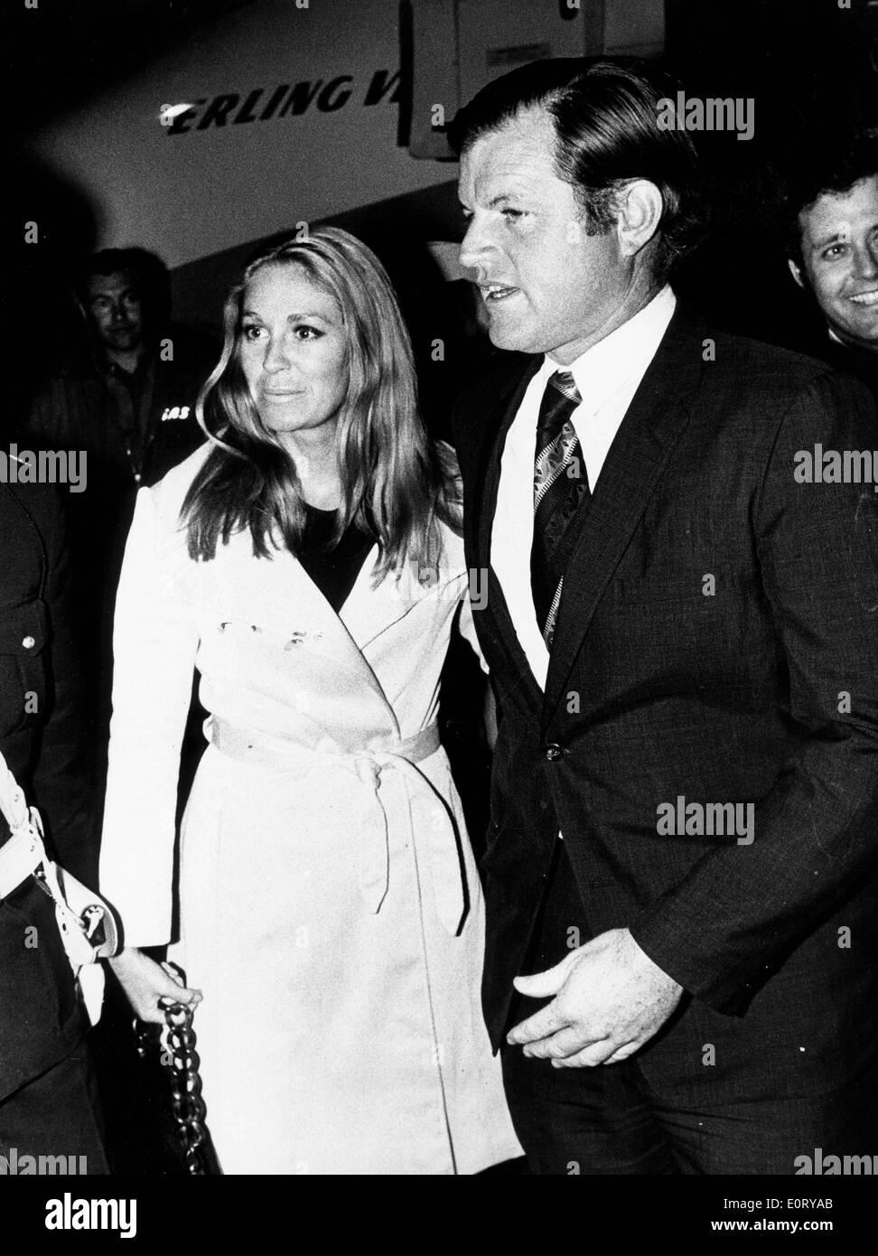 Il senatore Edward Kennedy visite negli ospedali con la moglie Giovanna Foto Stock
