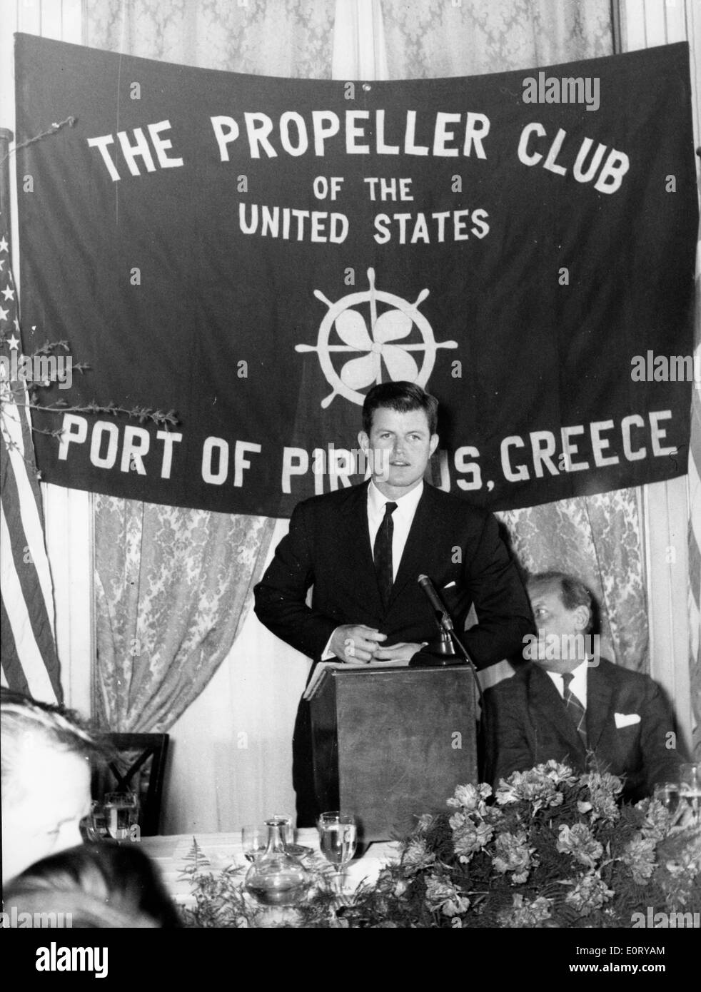 Il senatore Ted Kennedy parla al Propeller Club Foto Stock