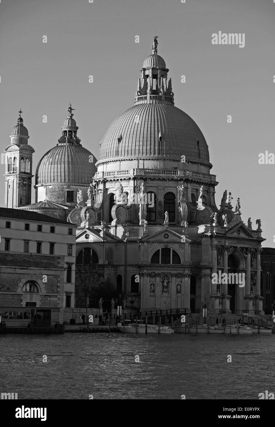 La Festa della Salute è tenuto ogni anno a novembre. Un ponte è eretto per consentire veneziani per visitare la chiesa della Salute a dare grazie Foto Stock