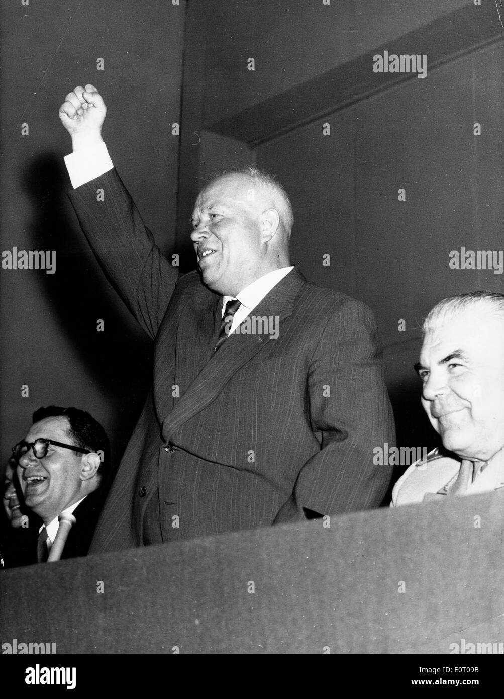 Il primo ministro Nikita Khrushchev nel corso di una conferenza stampa a Parigi Foto Stock