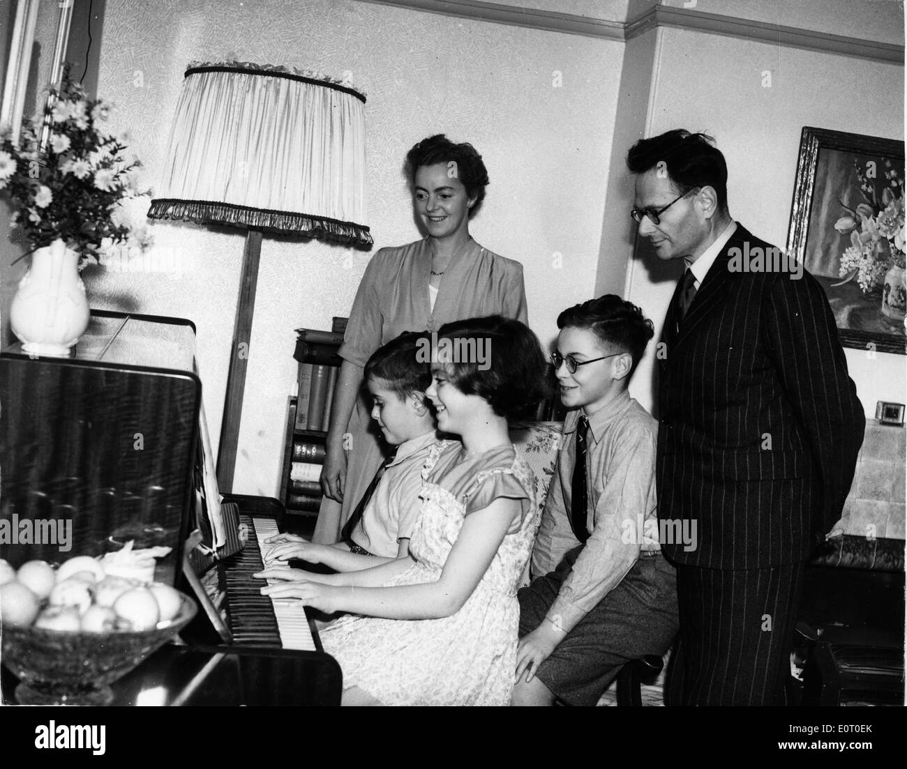 Medico Hans Adolf Krebs con la sua famiglia Foto Stock