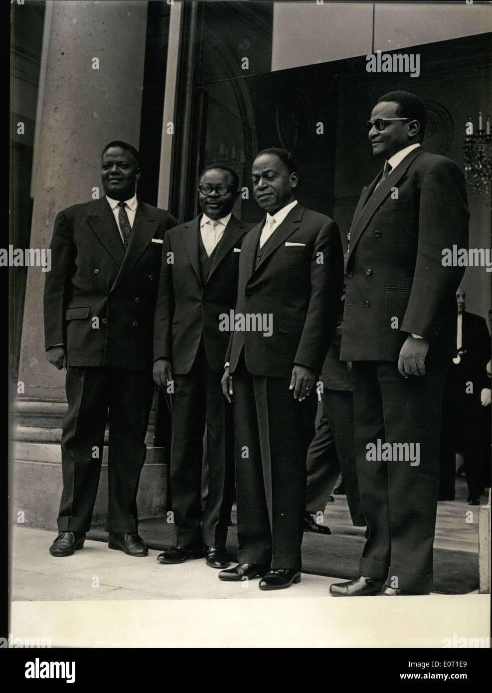 Giugno 25, 1960 - ricevuto all'Elysee Palace dal Generale de Gaulle, i capi dell'entente chiedono l'indipendenza in agosto. Da sinistra a destra: il sig. Hubert Maga (Dahomey); Yameogo (Haute-Volta); Houphouet-Boigny (Costa d Avorio); e Hamani Diori (Nigeria) sono ritratte lasciando l'Elysee Palace. Foto Stock