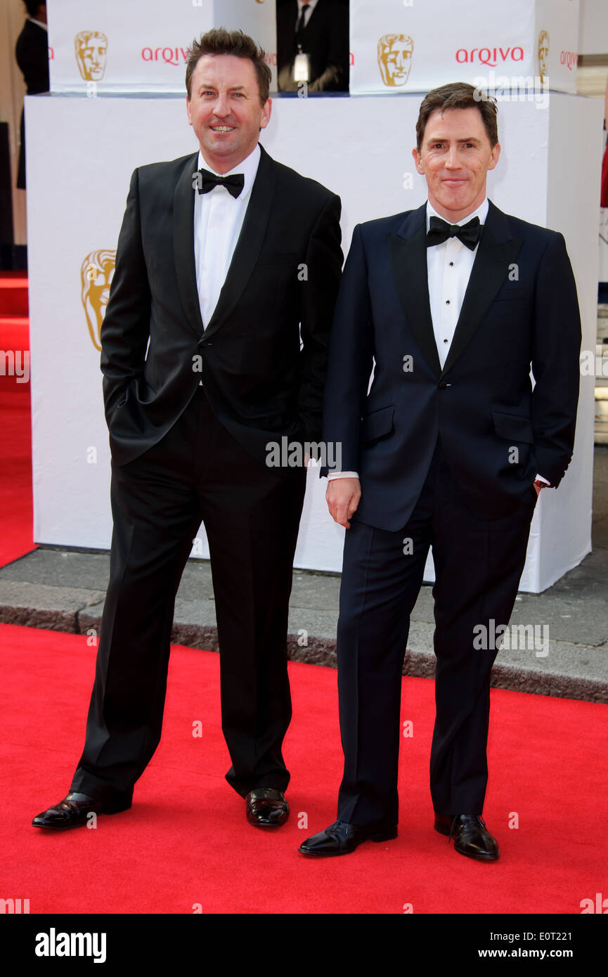 Lee Mack e Rob Brydon arriva per il British Academy Awards di televisione. Foto Stock