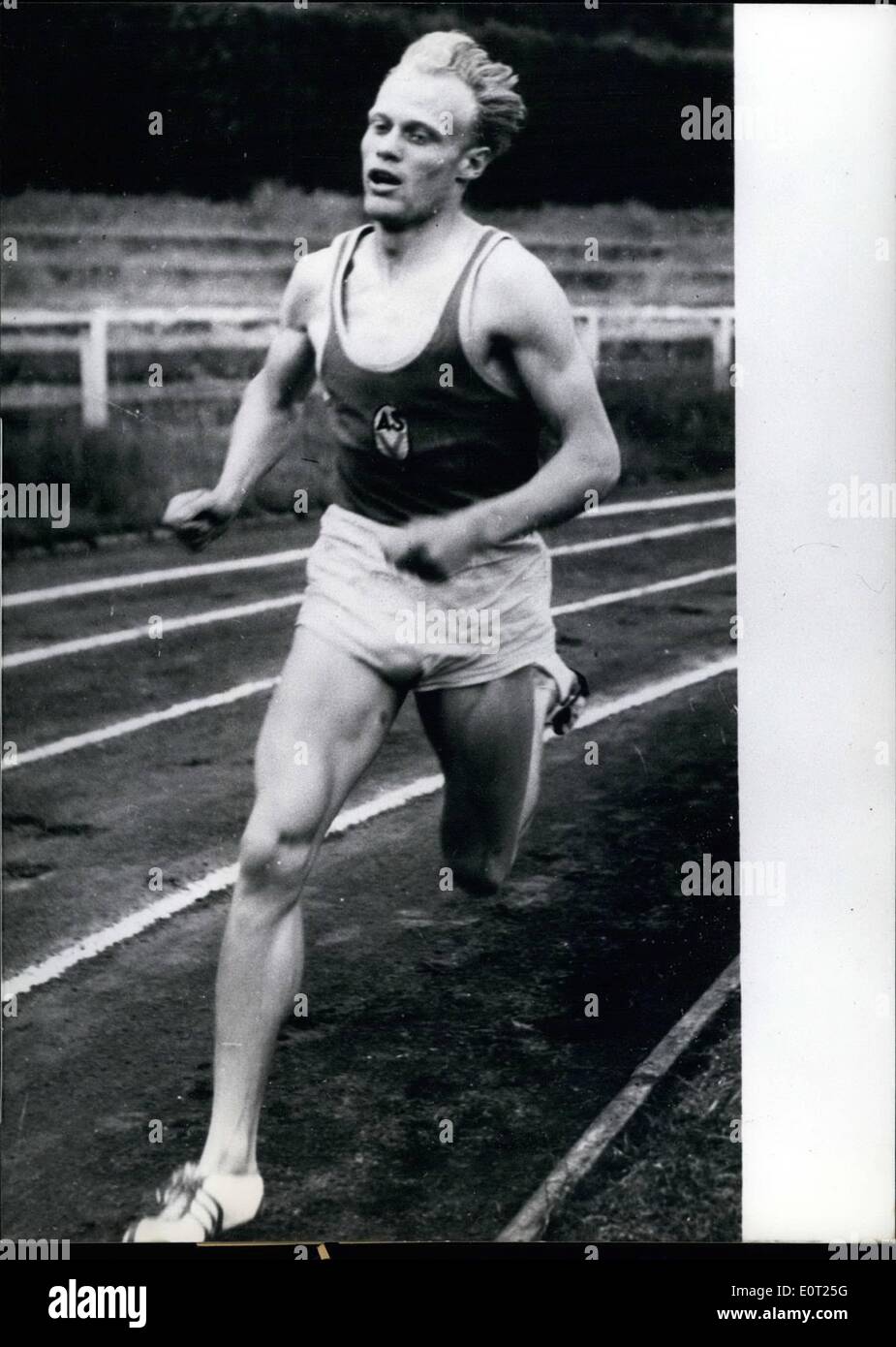 Lug. 07, 1960 - Siegfried Valentin corre il record mondiale di oltre mille metri: su luglio 19th, 1960, Est Berliner Siegfried Valentin Foto Stock