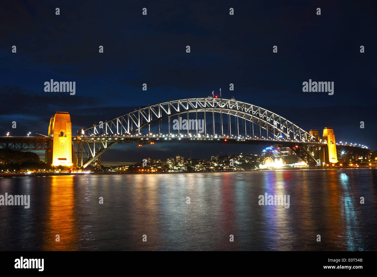 Il Sydney Harbour Bridge di notte Foto Stock