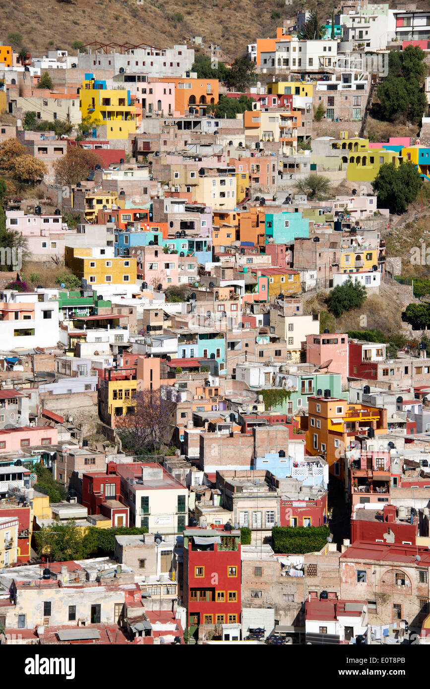 Multi case colorate vista dal monumento Pipla Guanajuato Messico Foto Stock