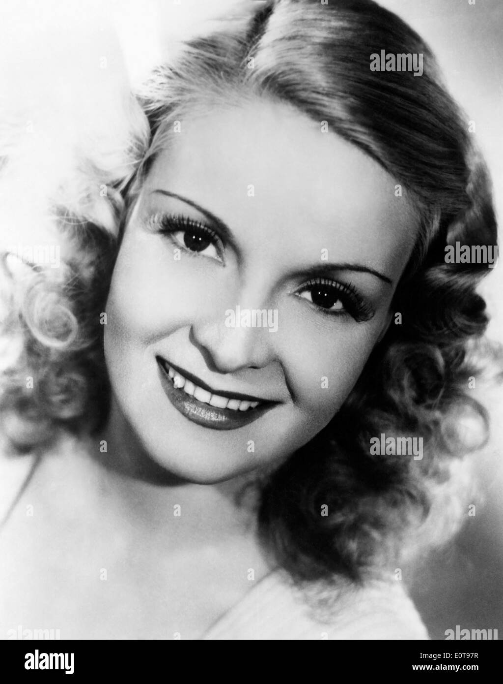 Madeleine Sologne, Close-Up ritratto, sul set del film francese, ' l'eterno ritorno (aka L'Eternel Retour), 1943 Foto Stock