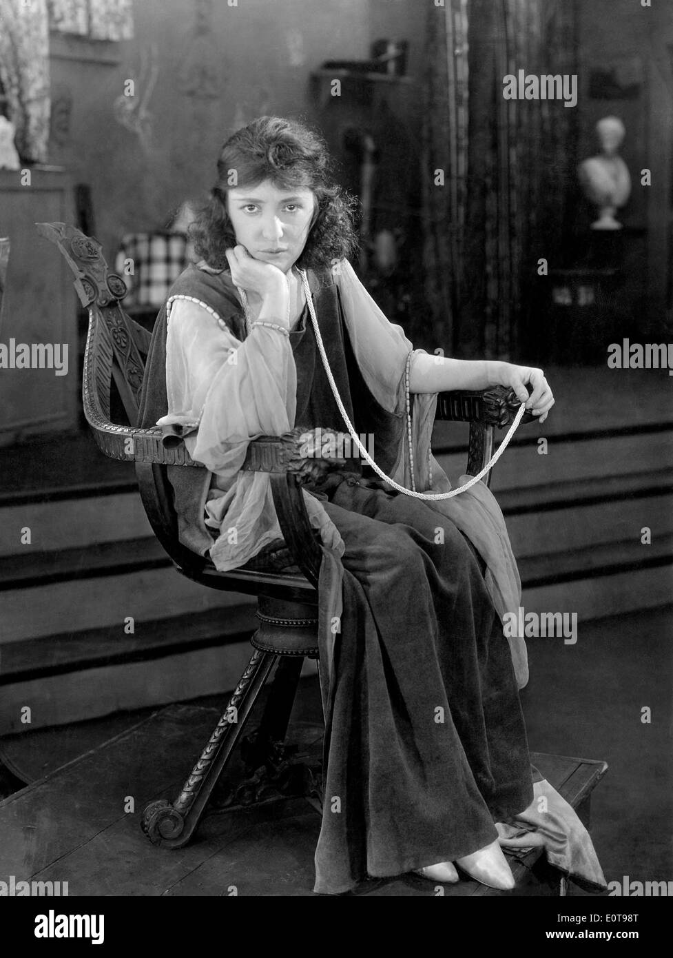 Evelyn Nesbit, Ritratto, sul set del film muto, "La donna che ha dato', 1918 Foto Stock