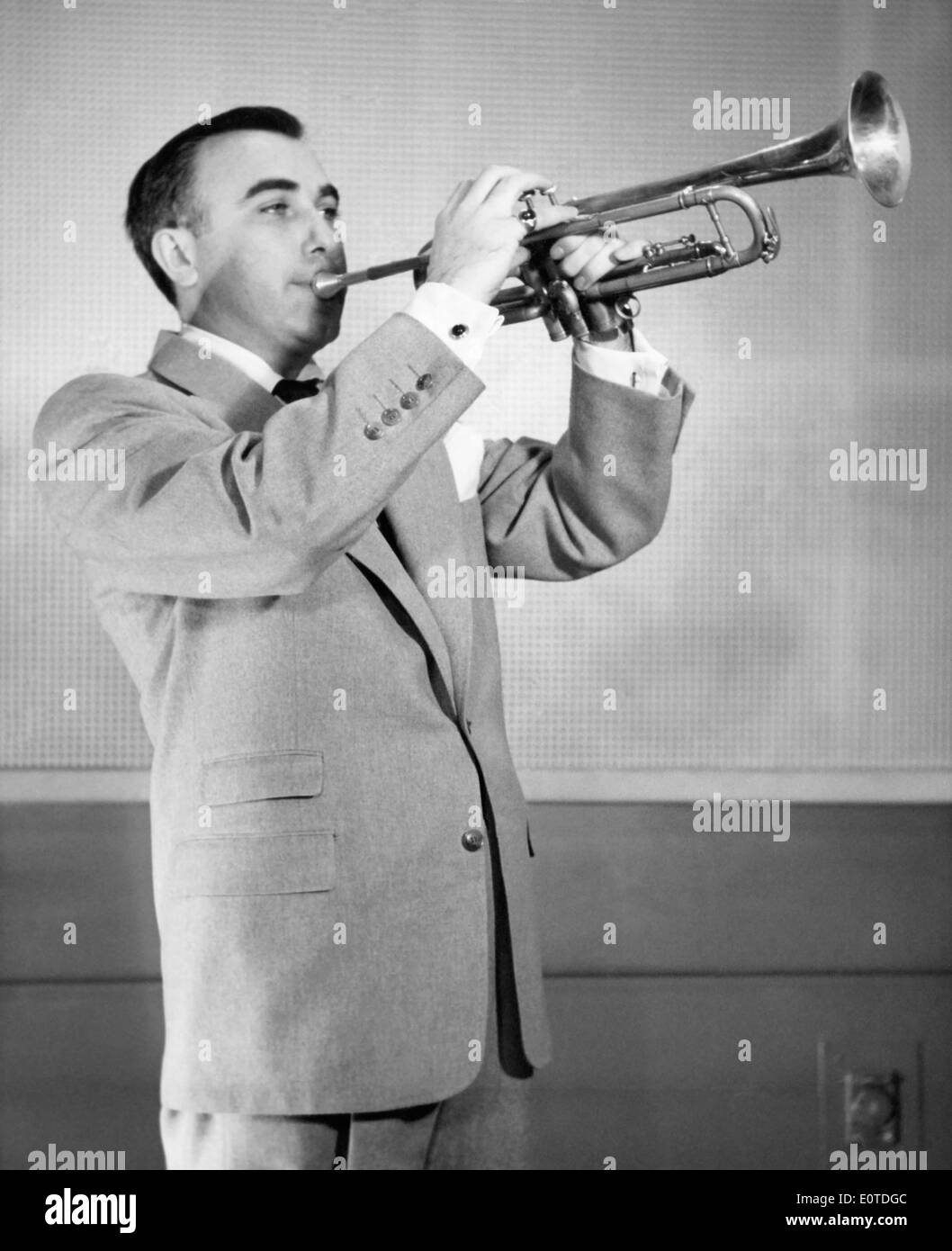 Ralph Marterie, Big-Band Leader, Ritratto suonare la tromba, circa 1950 Foto Stock