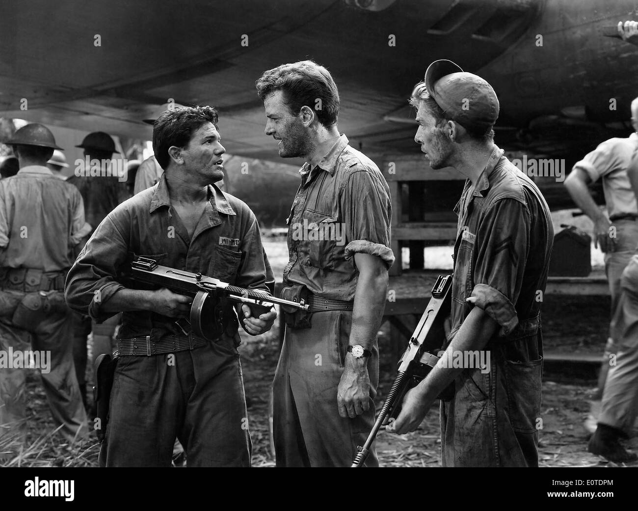 John Garfield, Concerto giovani, Ward Legno, sul set del film "Air Force', 1943 Foto Stock