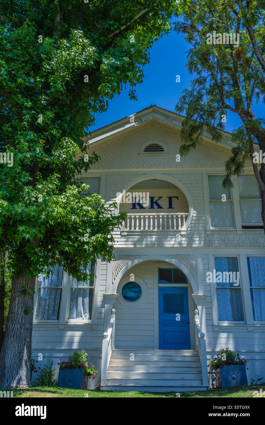 Esterno vista frontale dello storico legno incorniciata Kappa Kappa  Sorority Gamma casa a Cal Poly University di San Luis Obispo, CA Foto stock  - Alamy