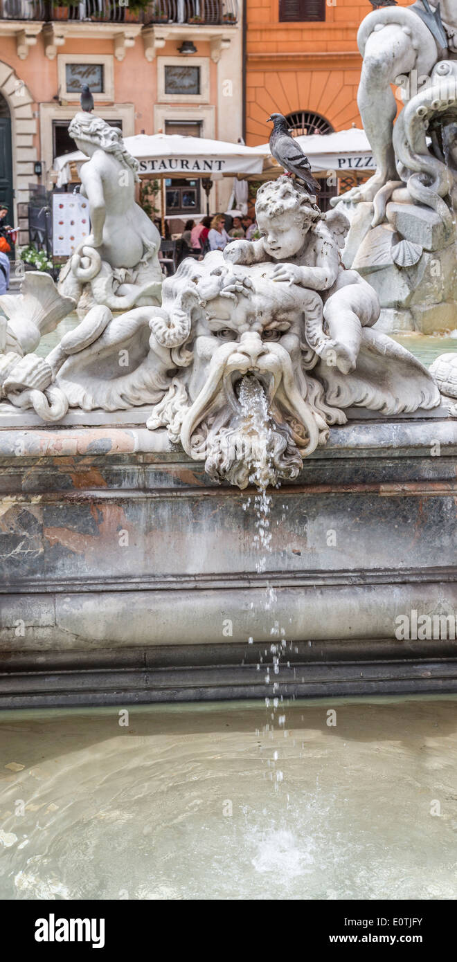 Piazza Navona, una piazza della città di Roma - dettaglio della Fontana di Nettuno da Giacomo della Porta Foto Stock