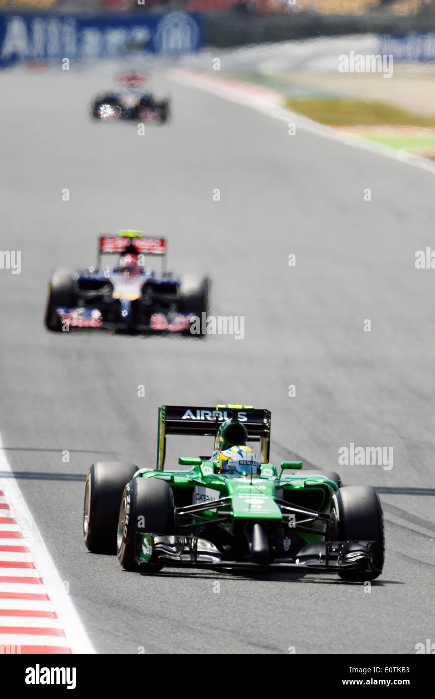 Formula One Grand Prix di Spagna 2014 ---- Marcus Ericsson (SWE), Caterham CT05 seguita da altre vetture da corsa Foto Stock