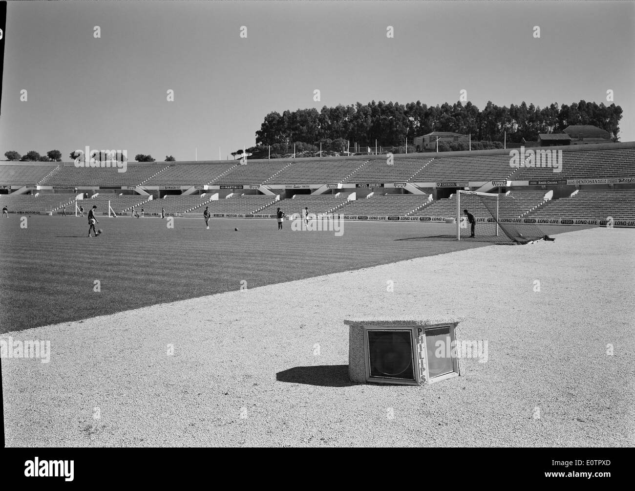 Lo Estádio da Luz, situato a Lisbona, Portogallo, è lo stadio di casa dello Sport Lisboa e Benfica. Inaugurato nel 1954, è uno degli stadi di calcio più rappresentativi del Portogallo e ospita le principali partite ed eventi di calcio. Foto Stock