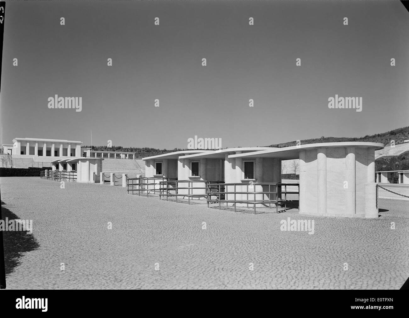 L'Estádio Nacional, situato a Lisbona, in Portogallo, è stato costruito nel 1944 ed è noto per ospitare le principali partite di calcio, tra cui competizioni nazionali e internazionali. È un luogo storico per gli sport portoghesi, in particolare il calcio. Foto Stock