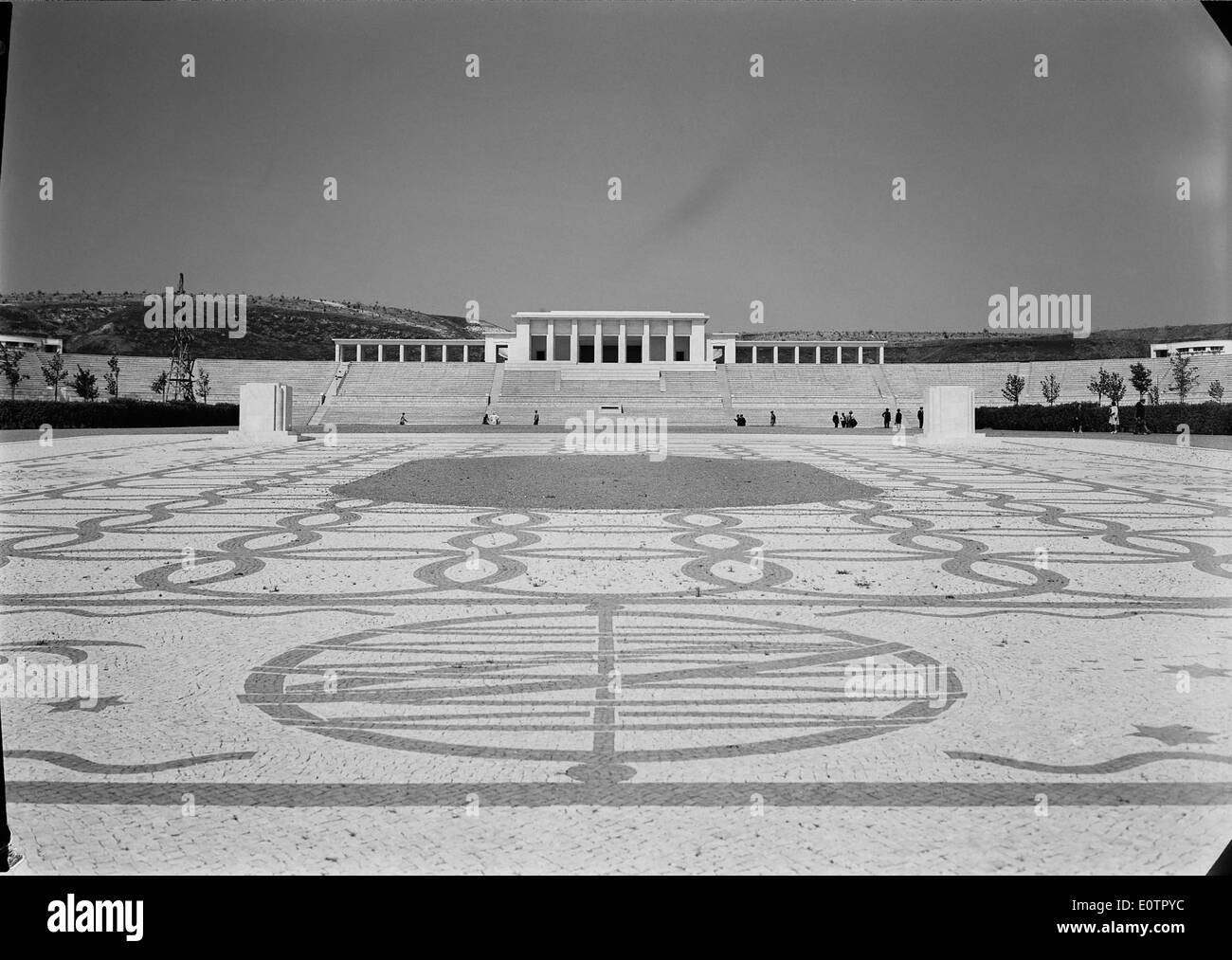 L'Estádio Nacional di Lisbona, in Portogallo, costruito nel 1944, è uno stadio storico noto per ospitare i principali eventi calcistici, tra cui competizioni internazionali. Situato nella vale do Jamor, è un luogo chiave per la storia dello sport portoghese. Foto Stock