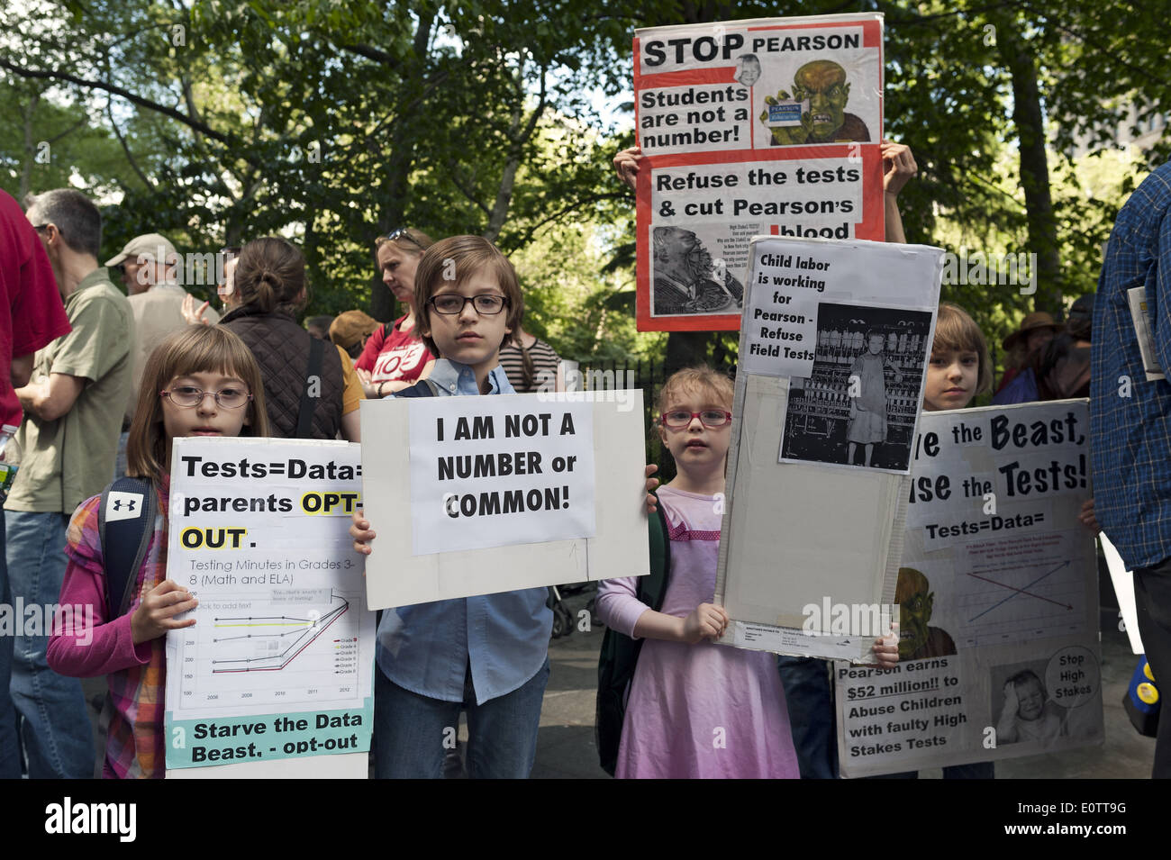 Dimostrazione di NYC scuola pubblica i genitori, gli insegnanti e gli studenti contro le scuole Charter a City Hall Park in Manhattan, 2014. Foto Stock