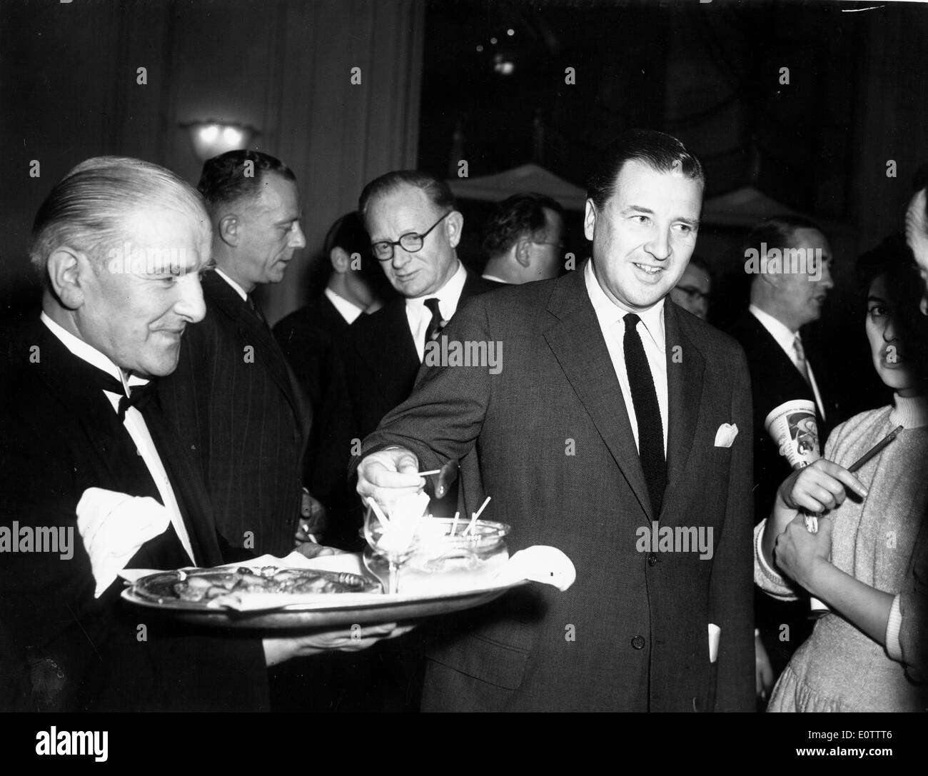 Henry Ford II per partecipare ad un cocktail party Foto Stock