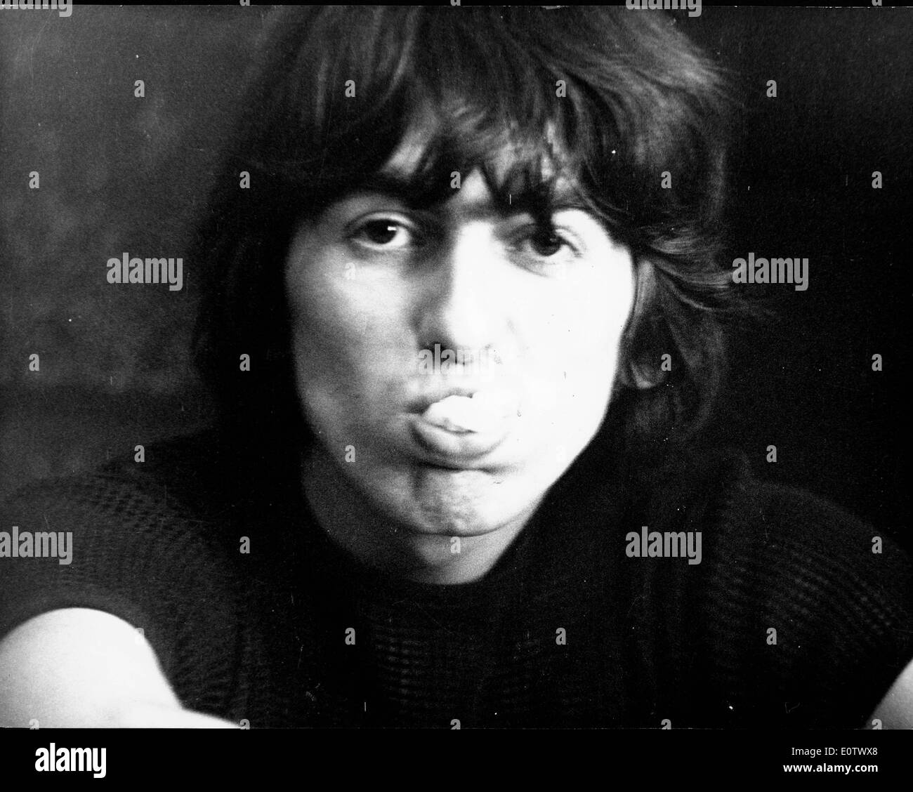 Close-up di Beatle George Harrison con la lingua di fuori Foto Stock