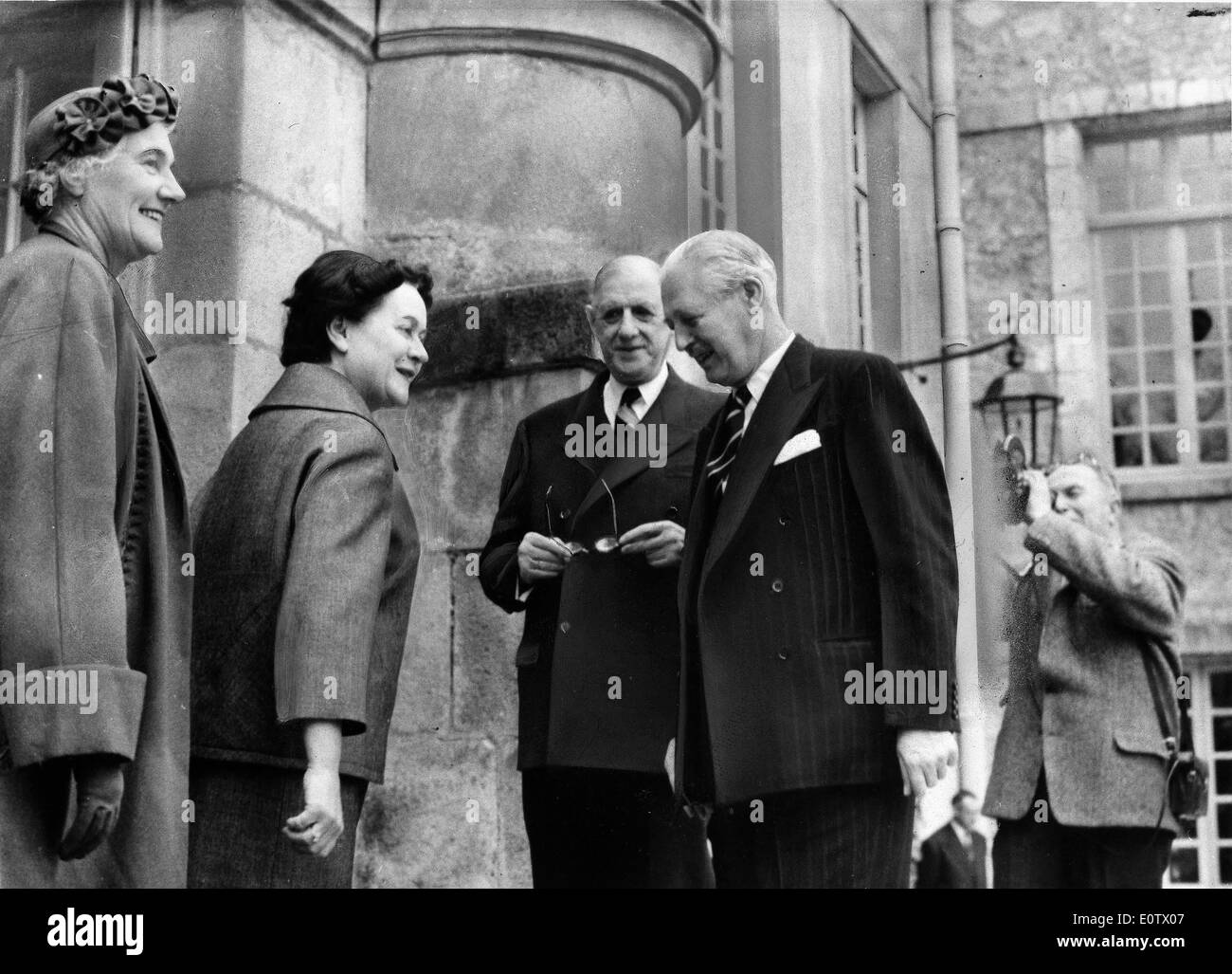 Harold Macmillan e moglie visita Charles de Gaulle Foto Stock